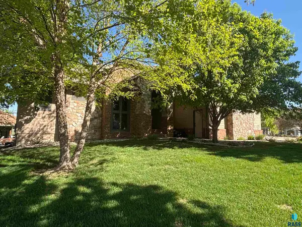 1325 W Wicklow Ct, Sioux Falls, SD 57108