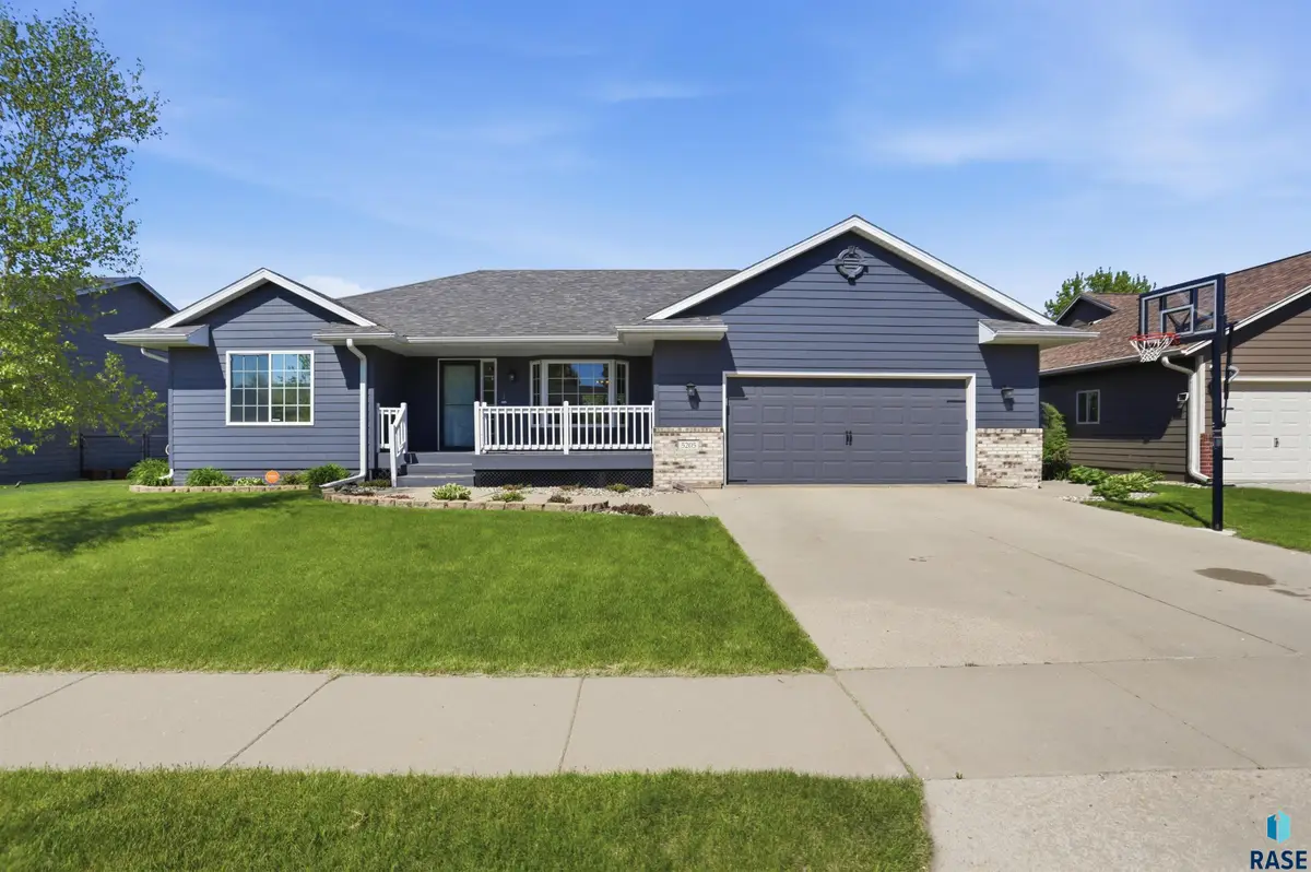 5205 S Donegal Ave, Sioux Falls, SD 57106 - #1