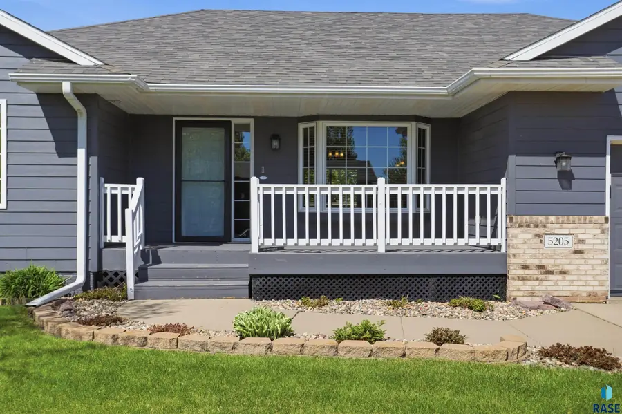 5205 S Donegal Ave, Sioux Falls, SD 57106 - #3