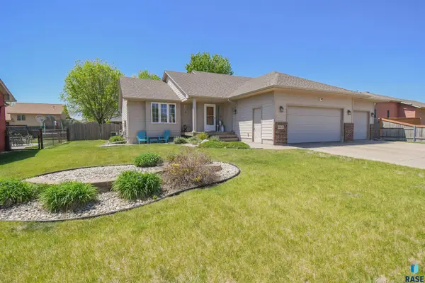 1905 S Wheatland Ave, Sioux Falls, SD 57106