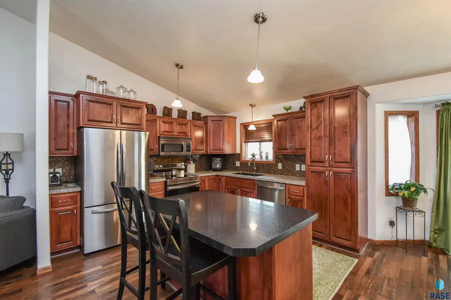1905 S Wheatland Ave, Sioux Falls, SD 57106 - #2