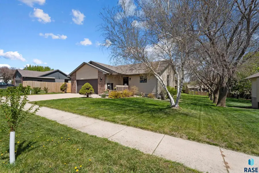 1204 N Clark Ave, Dell Rapids, SD 57022 - #2