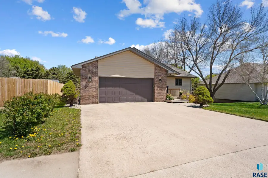 1204 N Clark Ave, Dell Rapids, SD 57022 - #3