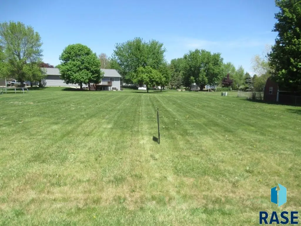 7th St, Hills, MN 56138 - #1