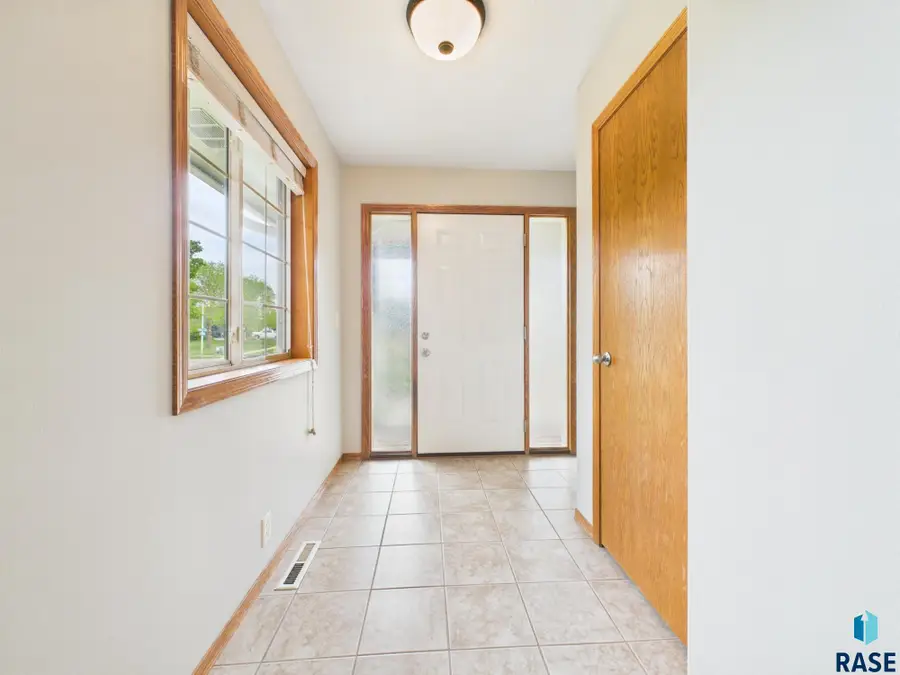 4701 E 42nd St, Sioux Falls, SD 57110 - #2