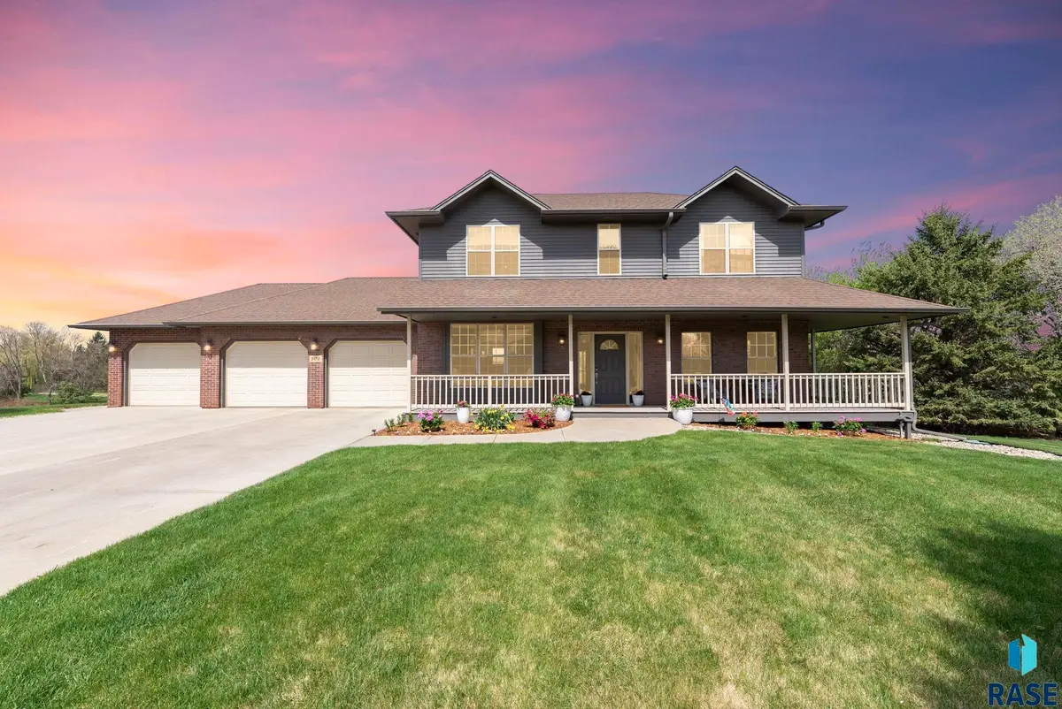 909 S Fawn Ct, Sioux Falls, SD 57110 - #1