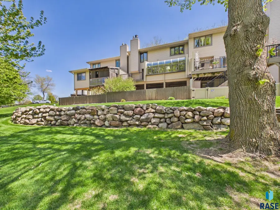 4307 S Townpark Pl, Sioux Falls, SD 57105 - #2