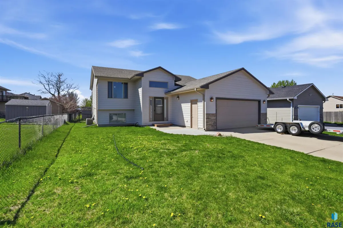 1513 E 67th St N, Sioux Falls, SD 57104 - #1