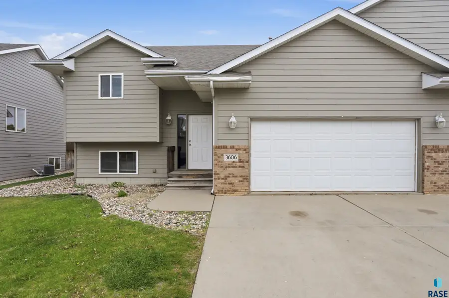 3606 W Hughes Pl, Sioux Falls, SD 57108 - #2