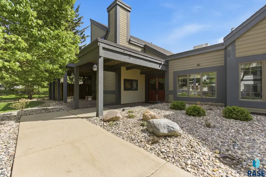 4310 S Minnesota Ave, Sioux Falls, SD 57105 - #2