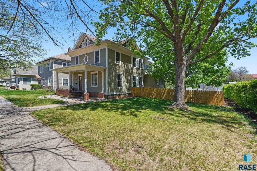 114 N Josephine Ave, Madison, SD 57042 - #2