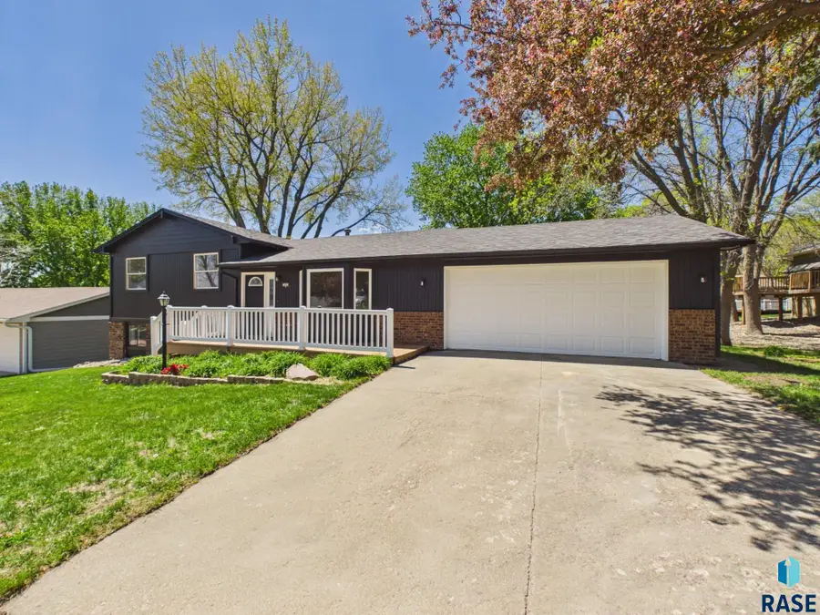 2405 S Stephen Ave, Sioux Falls, SD 57103 - #3