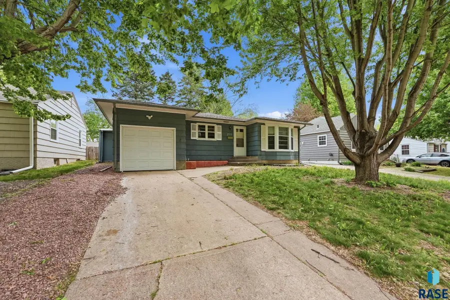 2508 S Center Ave, Sioux Falls, SD 57105 - #2