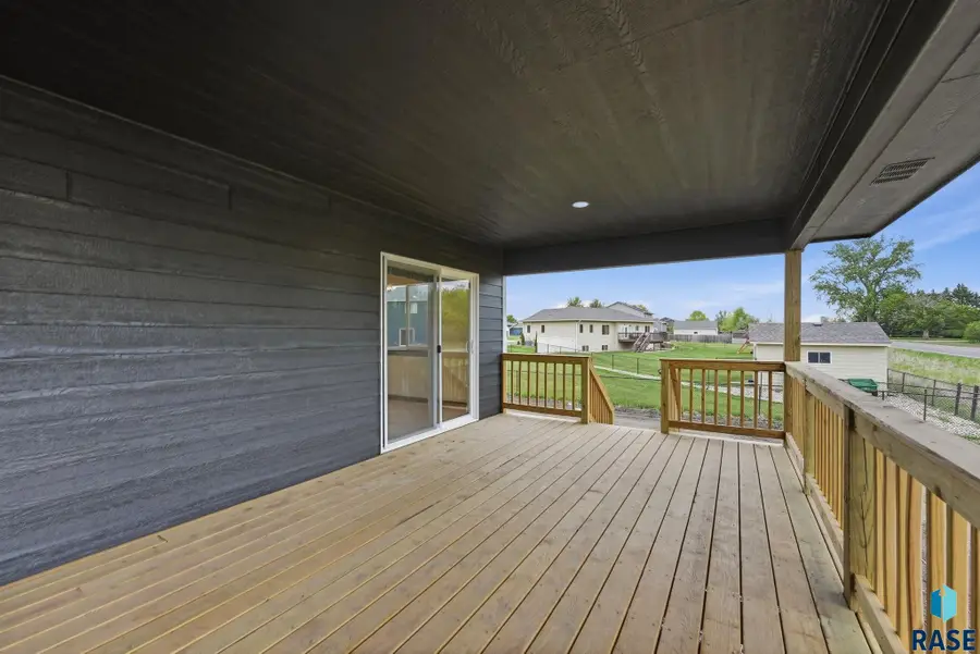 1016 Birch St, Harrisburg, SD 57032 - #3
