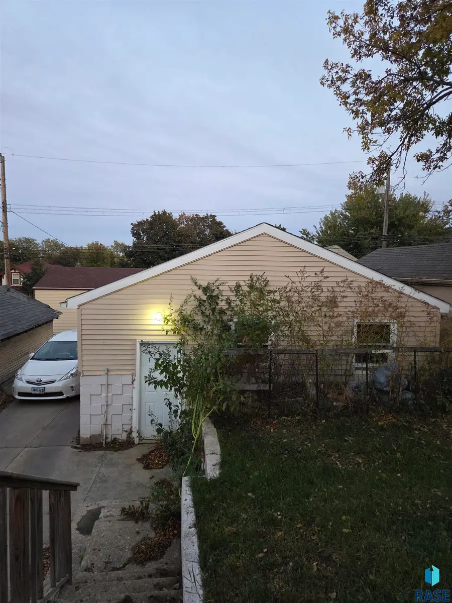 610 S Grange Ave, Sioux Falls, SD 57104 - #2