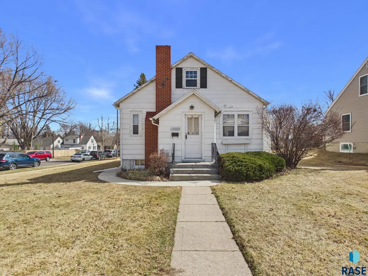 1200 S Hawthorne Ave, Sioux Falls, SD 57105 - #1