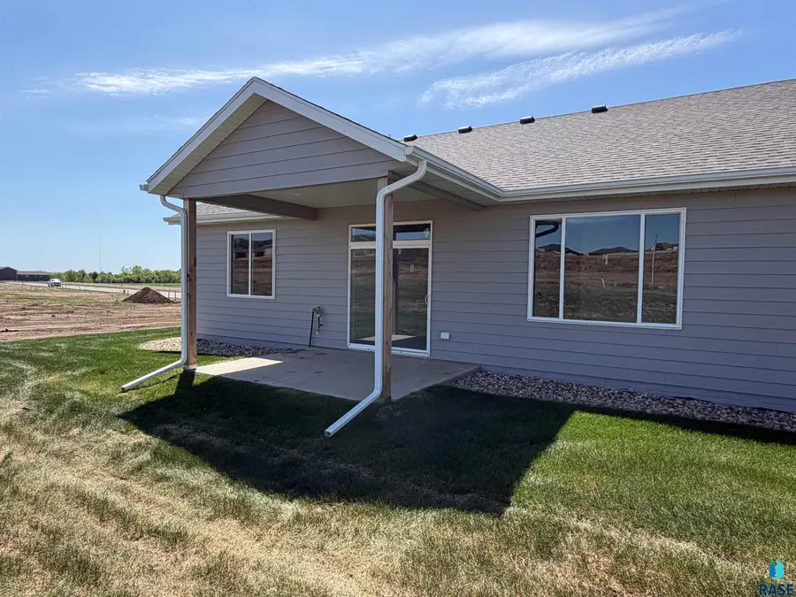 7246 E Waters Edge Pl, Sioux Falls, SD 57110 - #2