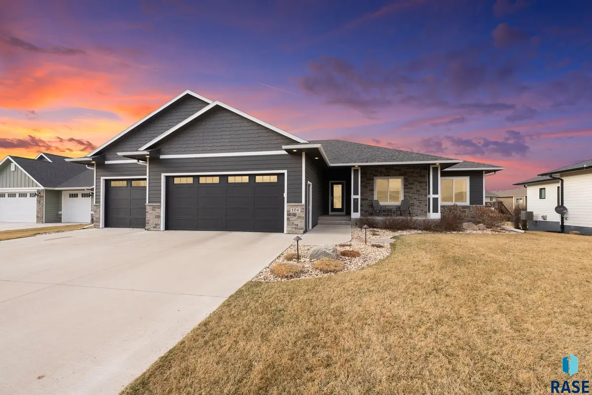 104 E Birchwood Dr, Brandon, SD 57005 - #1