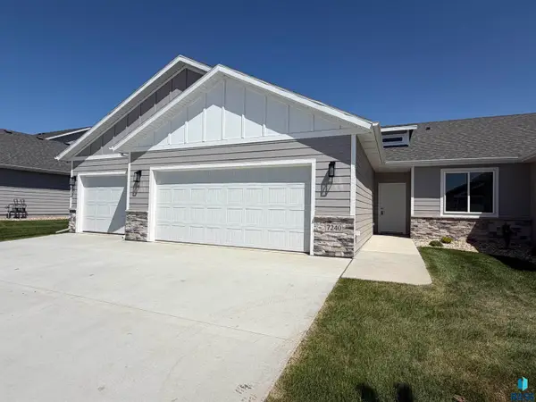 7240 E Waters Edge Pl, Sioux Falls, SD 57110