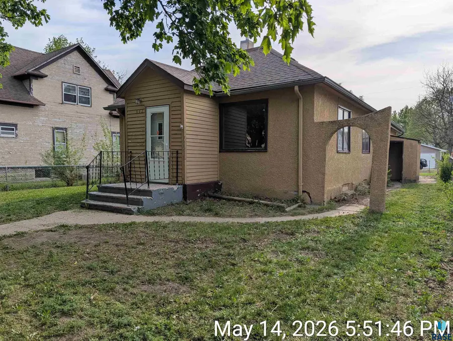 613 N Edmunds St, Mitchell, SD 57301 - #3