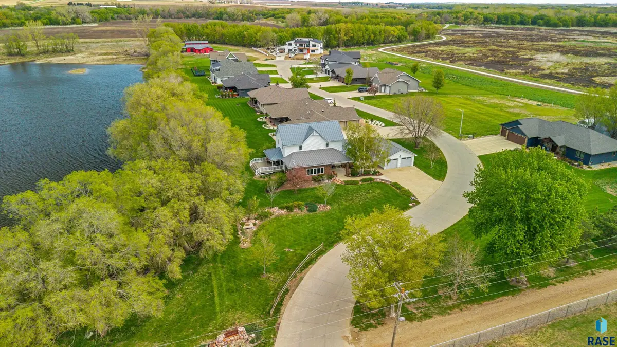 2003 Pondside Ln, Rock Valley, IA 51247 - #1