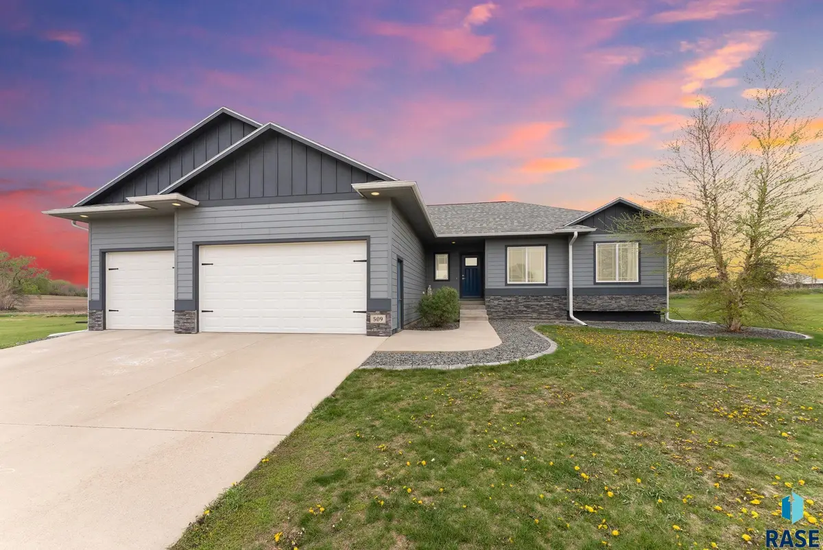 509 Grace Ave, Parker, SD 57053 - #1