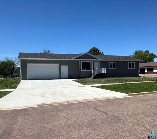 111 N Minnie St, Howard, SD 57349