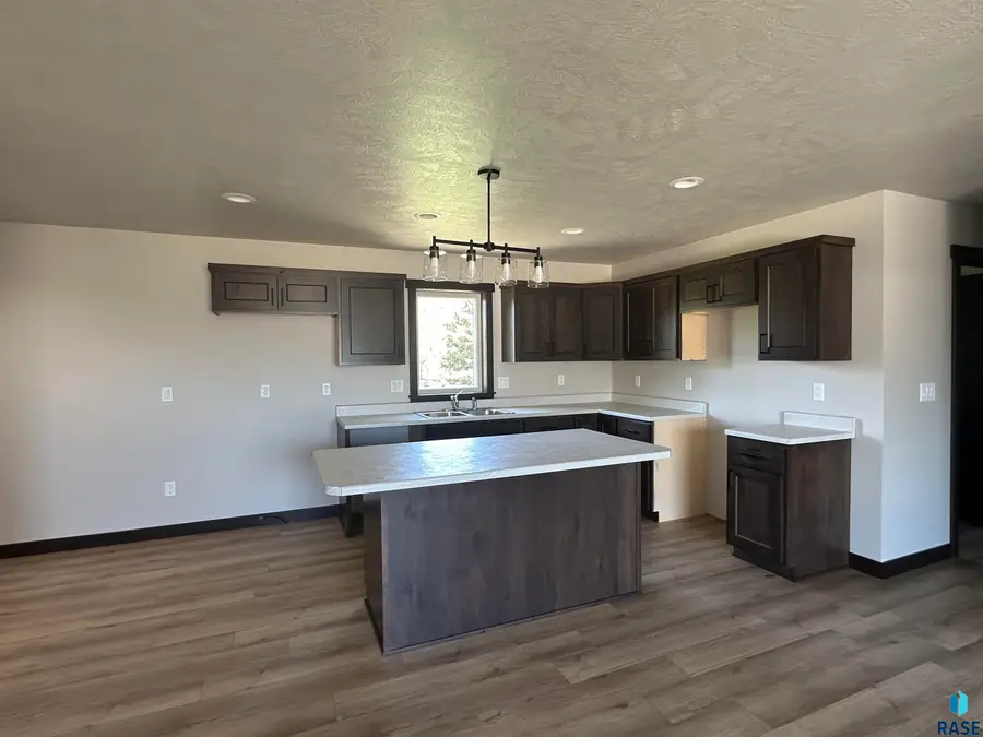 111 N Minnie St, Howard, SD 57349 - #3
