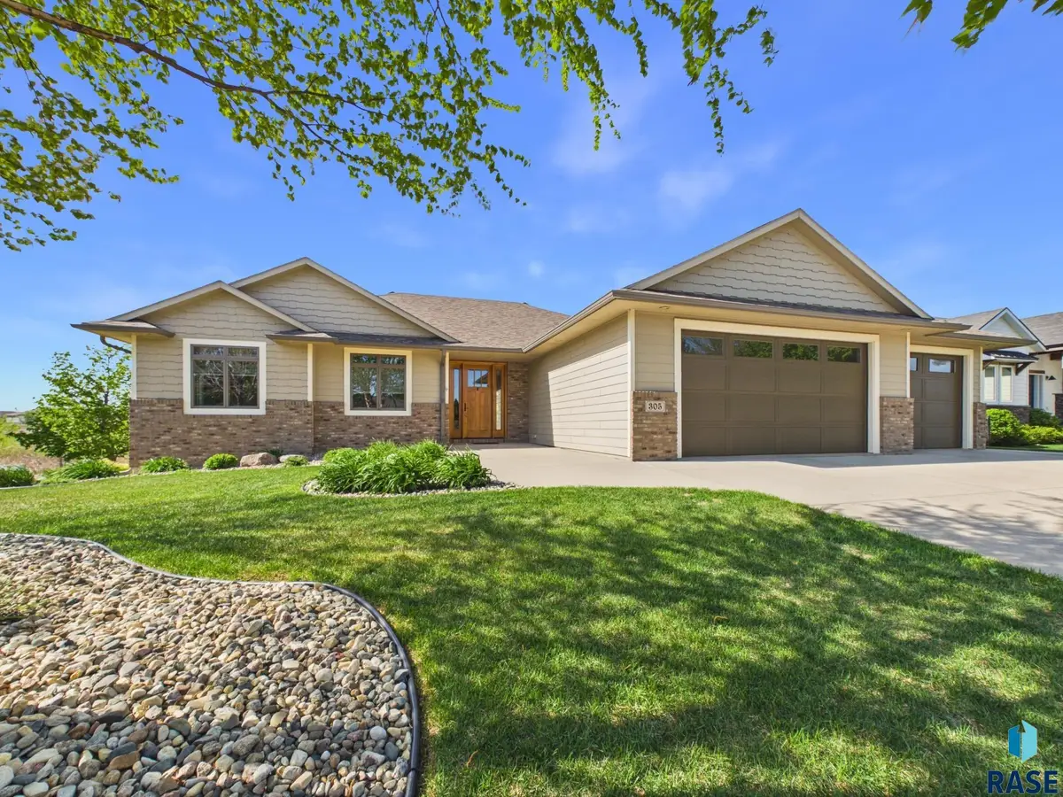 305 E 77th St, Sioux Falls, SD 57108 - #1