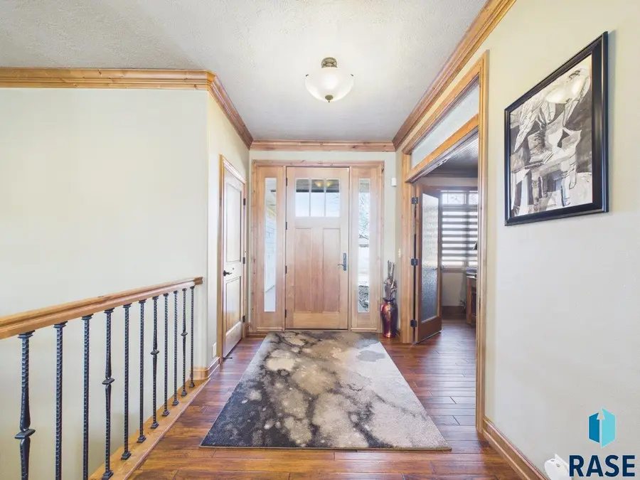 305 E 77th St, Sioux Falls, SD 57108 - #3