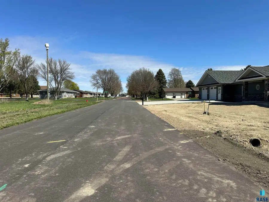 2 S Alfalfa St, Menno, SD 57045 - #2