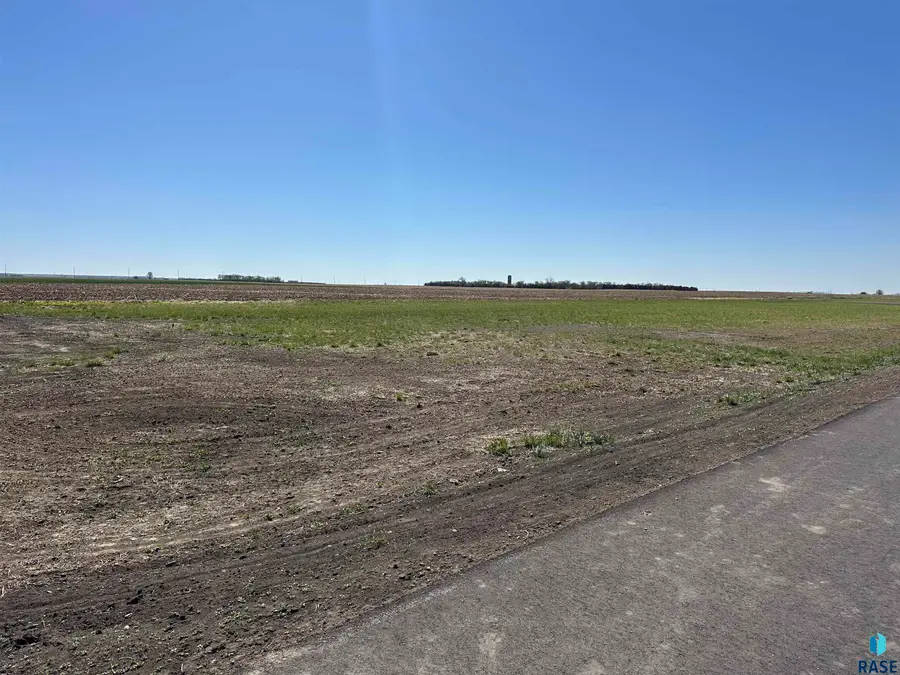 3 S Alfalfa St, Menno, SD 57045 - #2