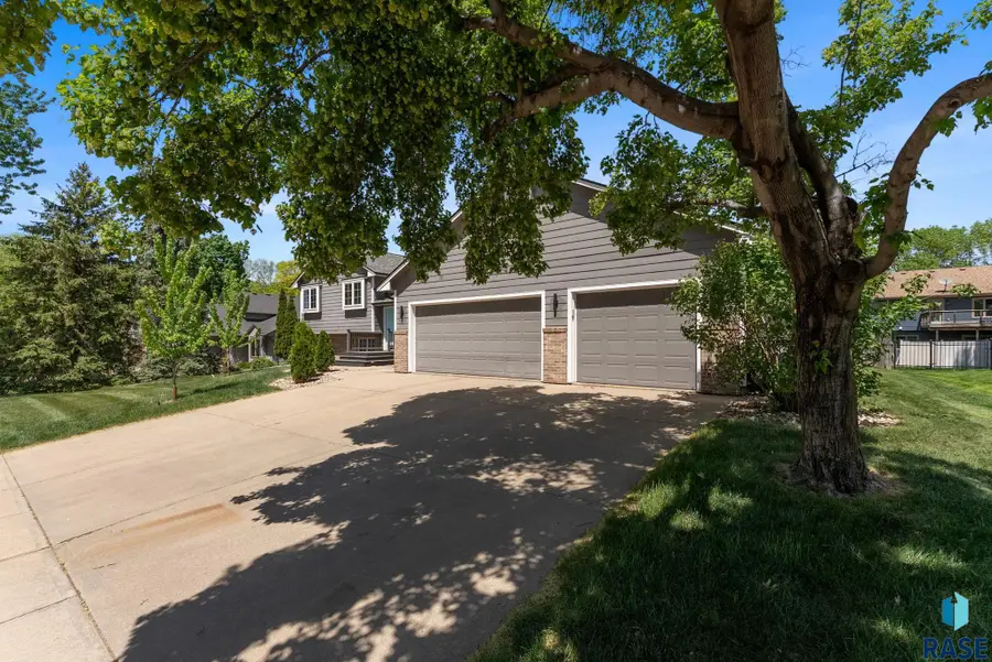 900 E 64th St, Sioux Falls, SD 57108 - #2