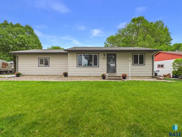 2600 S Chapelwood Ave, Sioux Falls, SD 57110