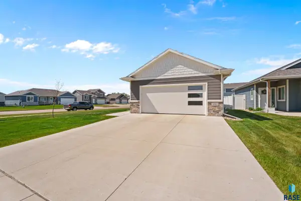 7012 Belgrave Trl, Sioux Falls, SD 57106