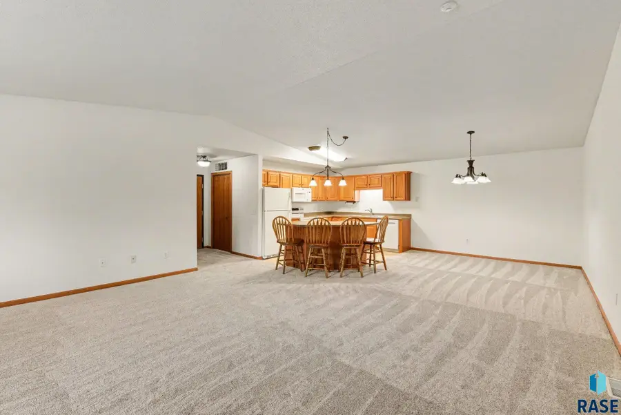 3300 W Miles Pl #202, Sioux Falls, SD 57108 - #3