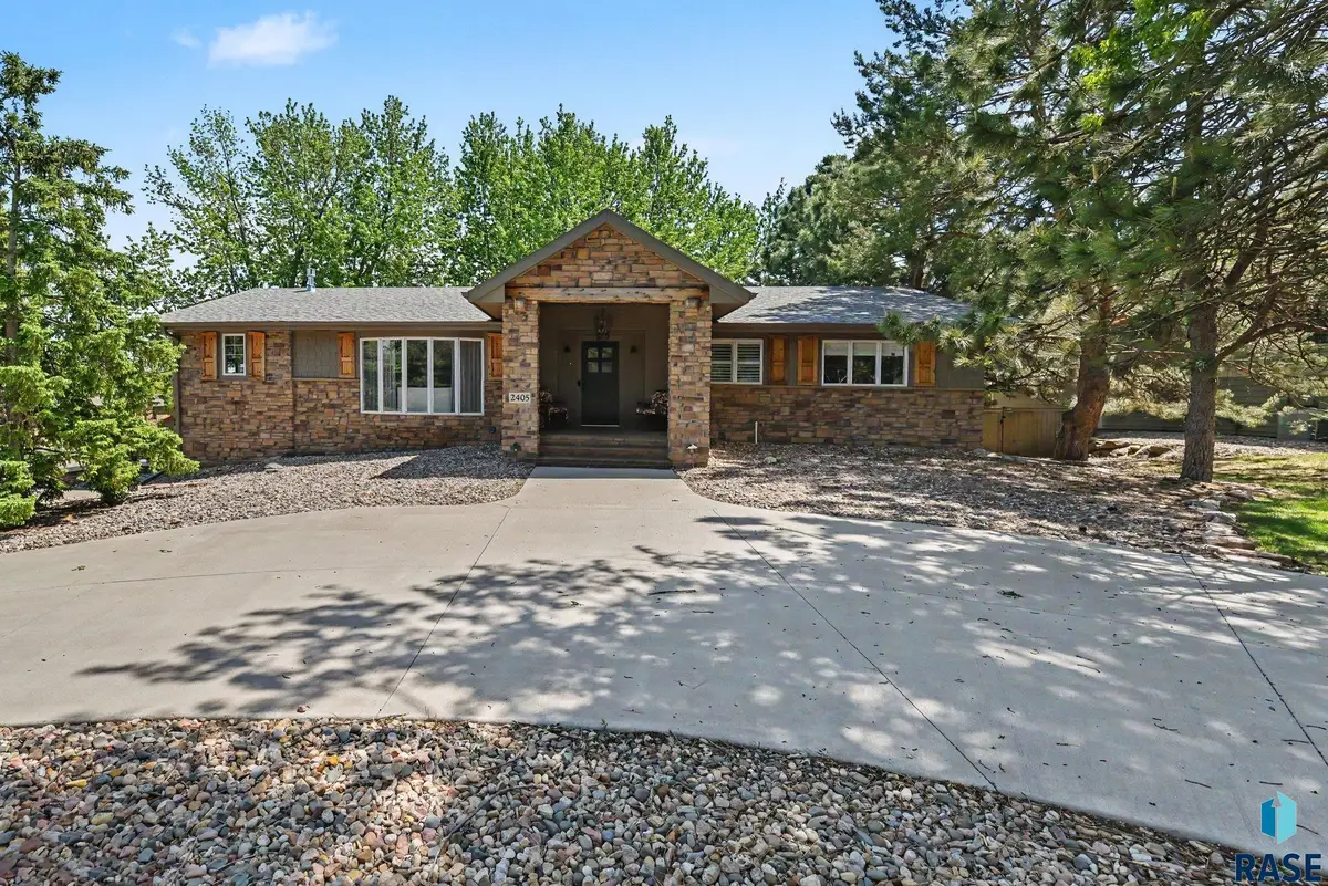2405 W Old Yankton Rd, Sioux Falls, SD 57108 - #1
