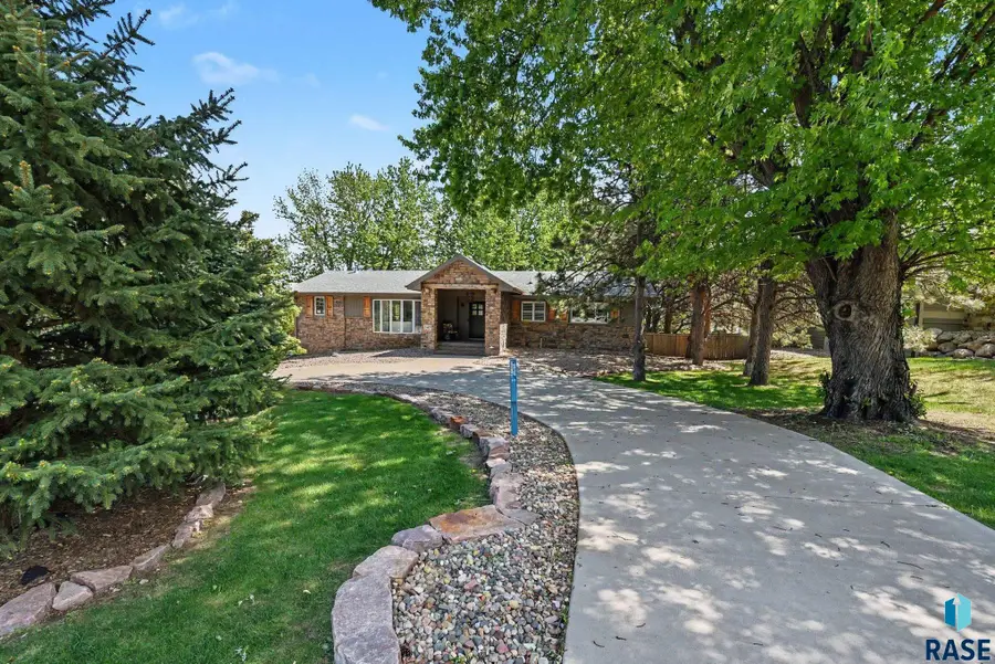 2405 W Old Yankton Rd, Sioux Falls, SD 57108 - #2