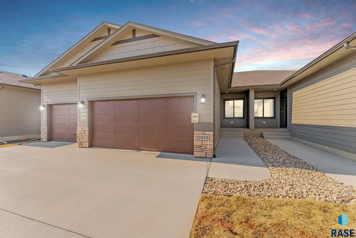 2033 S Sonoma Pl, Sioux Falls, SD 57106 - #1