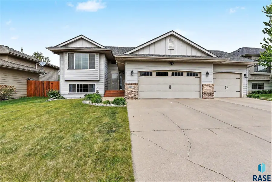 8808 W Norma Trl, Sioux Falls, SD 57106 - #2