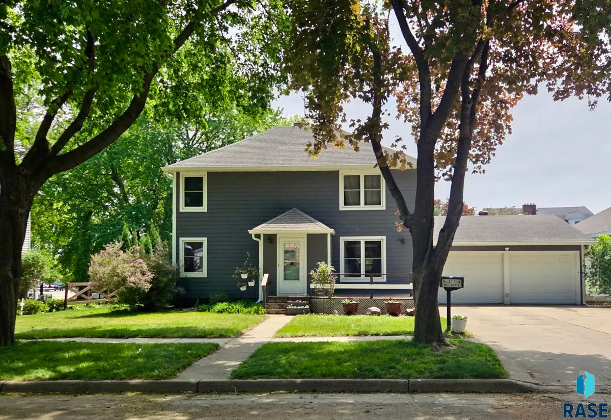 317 W Lincoln St, Luverne, MN 56156 - #1