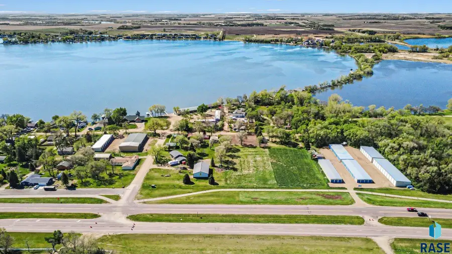 6090 Dakota Ave, Madison, SD 57042 - #2