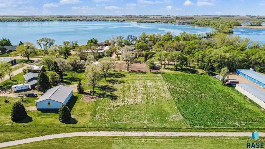 6090 Dakota Ave, Madison, SD 57042 - #3