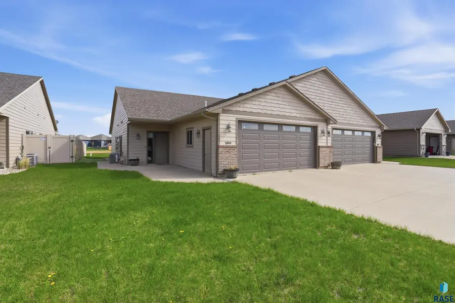 3804 E Brewster St, Sioux Falls, SD 57108 - #2