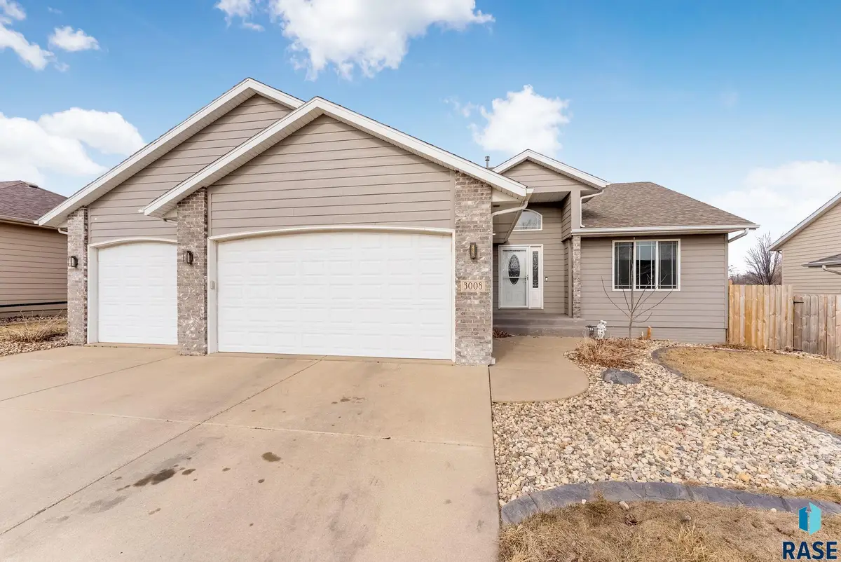 3008 W Courtyard Ln, Sioux Falls, SD 57108 - #1