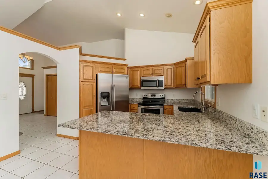3008 W Courtyard Ln, Sioux Falls, SD 57108 - #3
