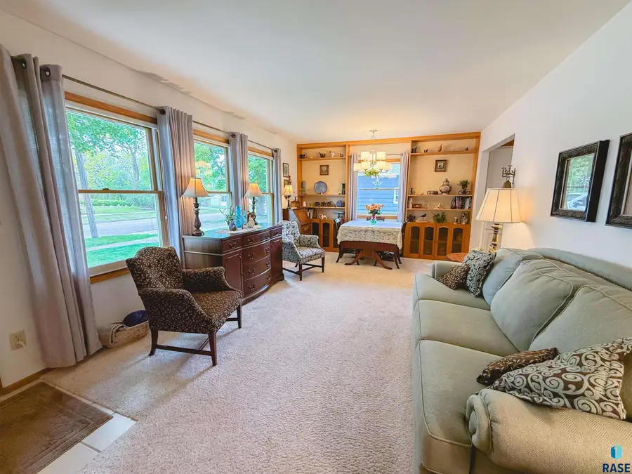820 NE 5th St, Madison, SD 57042 - #2