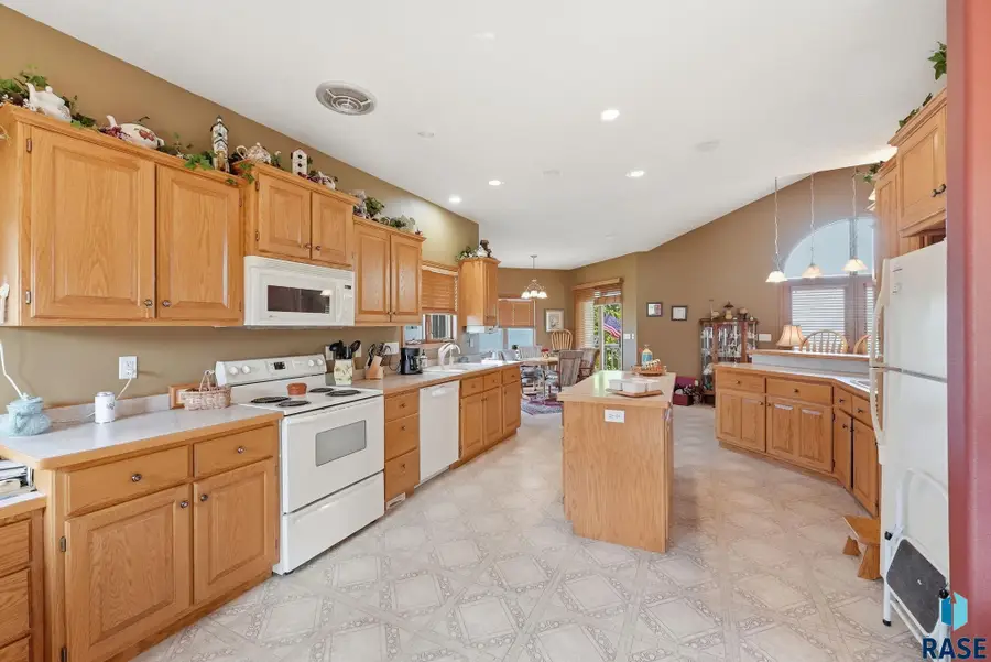 105 Lakeview Cir, Wentworth, SD 57075 - #2
