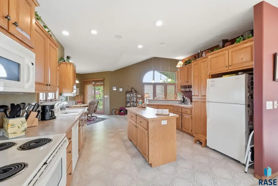 105 Lakeview Cir, Wentworth, SD 57075 - #3