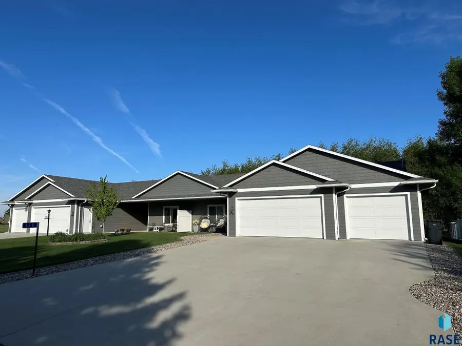 128 Silver Creek Dr, Wentworth, SD 57075 - #2